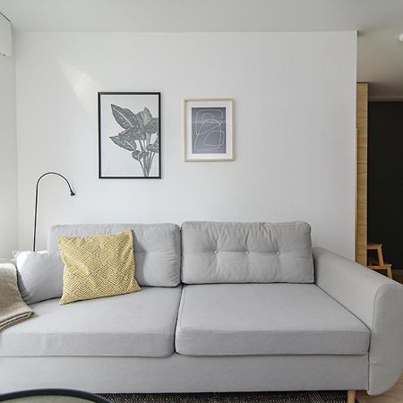 Modern Apartment Next To Ozas Park By Urban Rent วิลนีอุส ภายนอก รูปภาพ