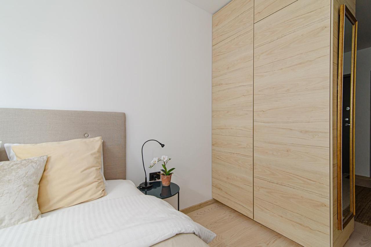Modern Apartment Next To Ozas Park By Urban Rent วิลนีอุส ภายนอก รูปภาพ
