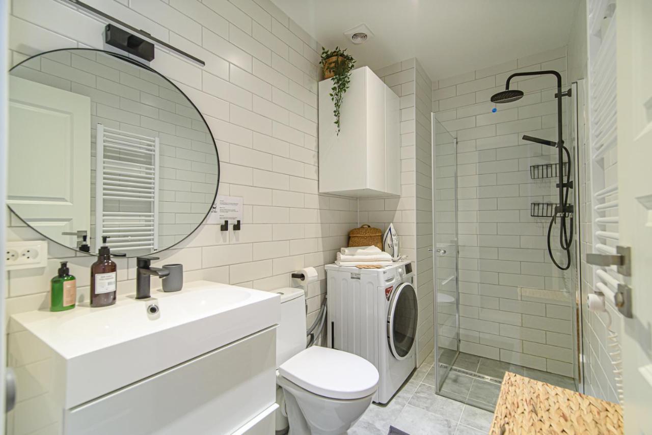 Modern Apartment Next To Ozas Park By Urban Rent วิลนีอุส ภายนอก รูปภาพ